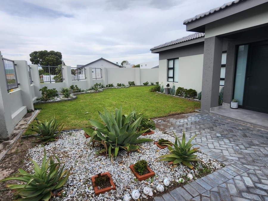 4 Bedroom Property for Sale in Franskraal Western Cape